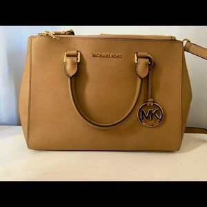 Michael Kors saffiano leather crossbody handbag excellent condition